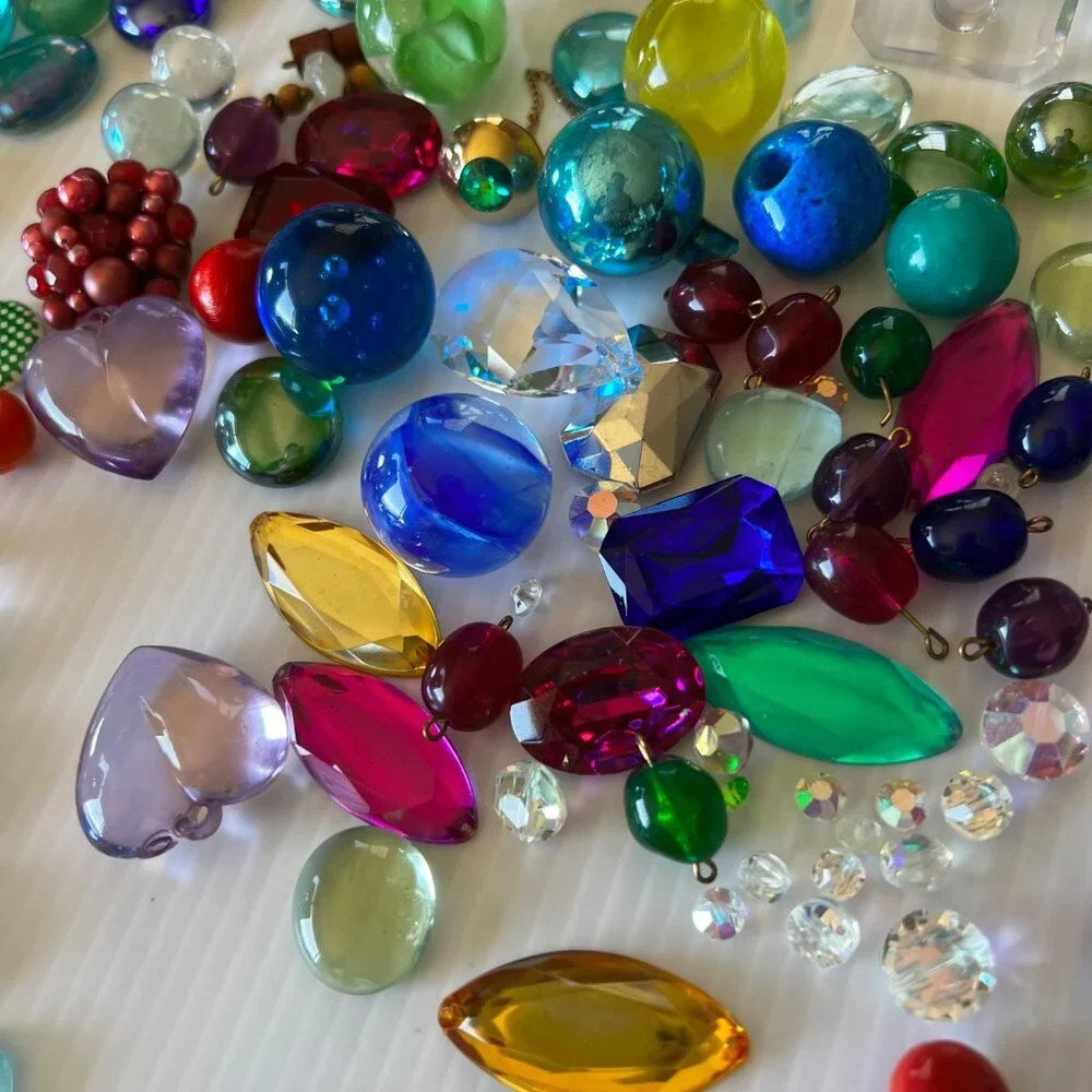 Beads, Baubles, Marbles: Flat, Round, Large Round, Ceramic Beads, Buttons, Resin